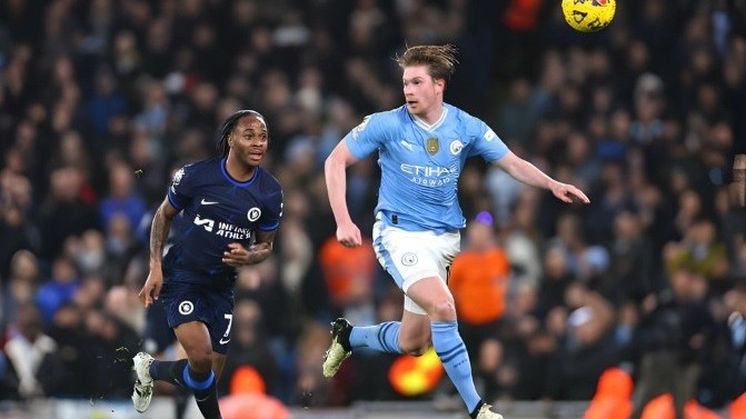 Man City chật vật 'thoát hiểm' trước Chelsea