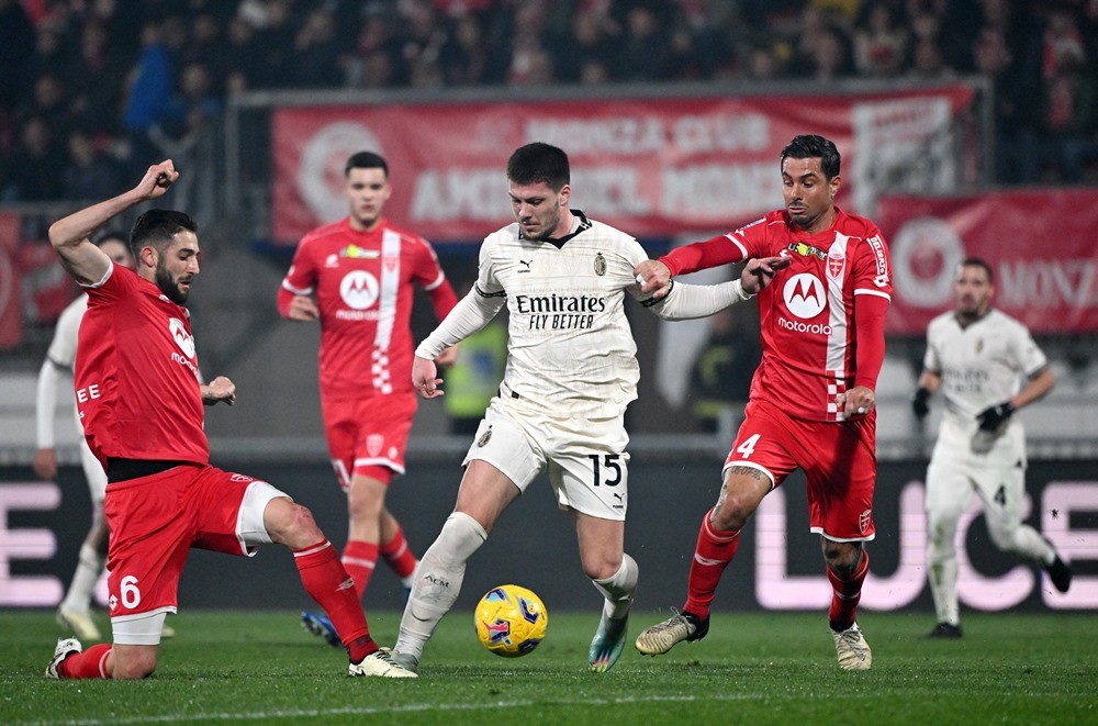 Làm khách trên sân Monza, AC Milan quyết tâm giành 3 điểm để vượt qua mặt, giành vị trí thứ 2 trên bảng xếp hạng Serie A 2023/24. Làm khách trên sân Monza, AC Milan quyết tâm giành 3 điểm để vượt qua mặt, giành vị trí thứ 2 trên bảng xếp hạng Serie A 2023/24.