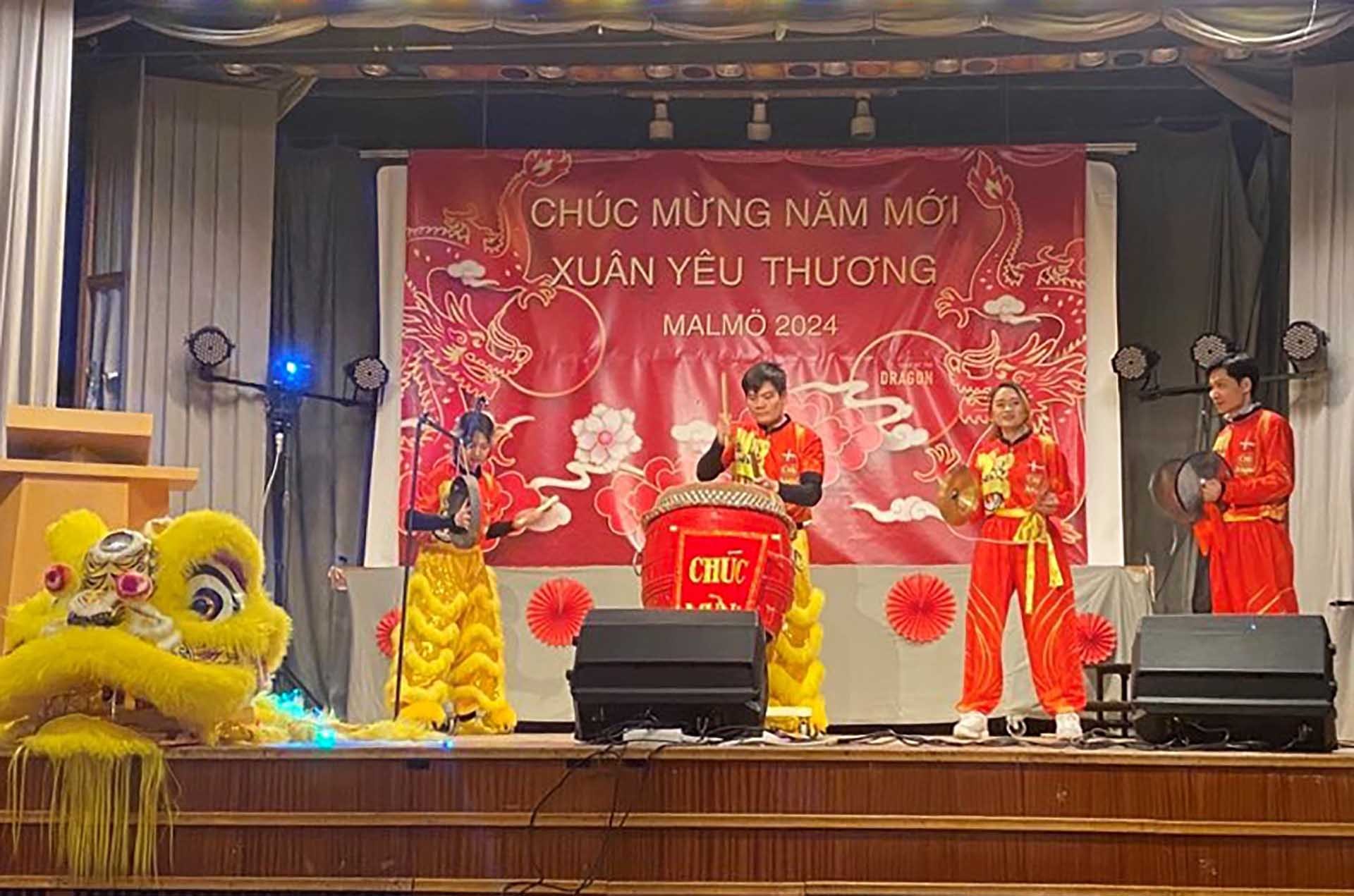 Tưng bừng ngày hội ‘Xuân yêu thương 2024’ tại miền Nam Thụy Điển Tưng bừng ngày hội ‘Xuân yêu thương 2024’ tại miền Nam Thụy Điển