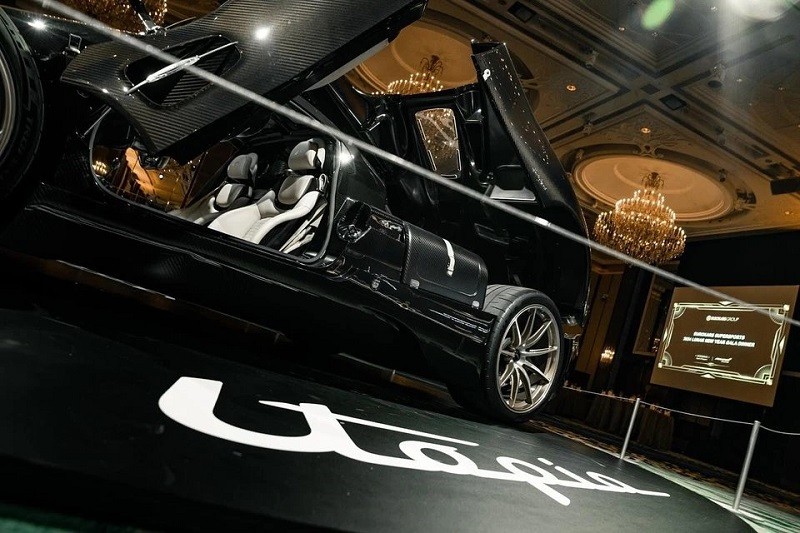 Cận cảnh siêu xe Pagani Utopia giá hơn 2,2 triệu USD đầu tiên tại Singapore Cận cảnh siêu xe Pagani Utopia giá hơn 2,2 triệu USD đầu tiên tại Singapore