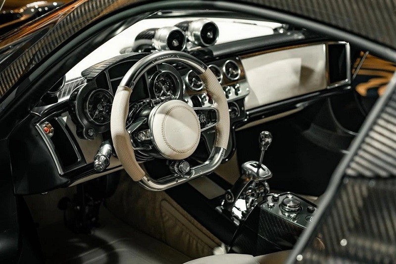 Cận cảnh siêu xe Pagani Utopia giá hơn 2,2 triệu USD đầu tiên tại Singapore Cận cảnh siêu xe Pagani Utopia giá hơn 2,2 triệu USD đầu tiên tại Singapore