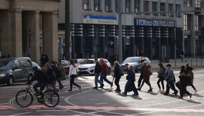 Từ thiếu lao động trầm trọng đến cắt giảm hàng loạt việc làm, nghịch lý khó tin tại đầu tầu kinh tế của châu Âu