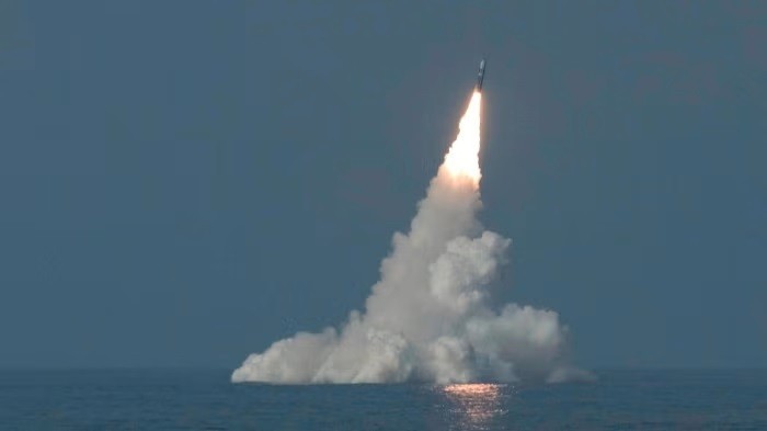 Thử nghiệm tên lửa lại thất bại, tàu ngầm 'thoát hiểm' trong gang tấc, Anh vẫn vững tin năng lực 'đáng gờm'