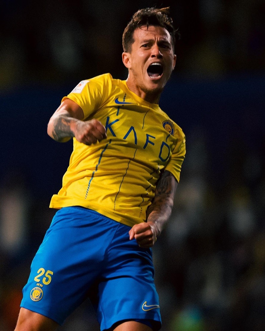 Phút 17, Al Khaibari kiến tạo để Otavio dứt điểm chính xác mở tỷ số cho đội bóng Saudi Arabia.