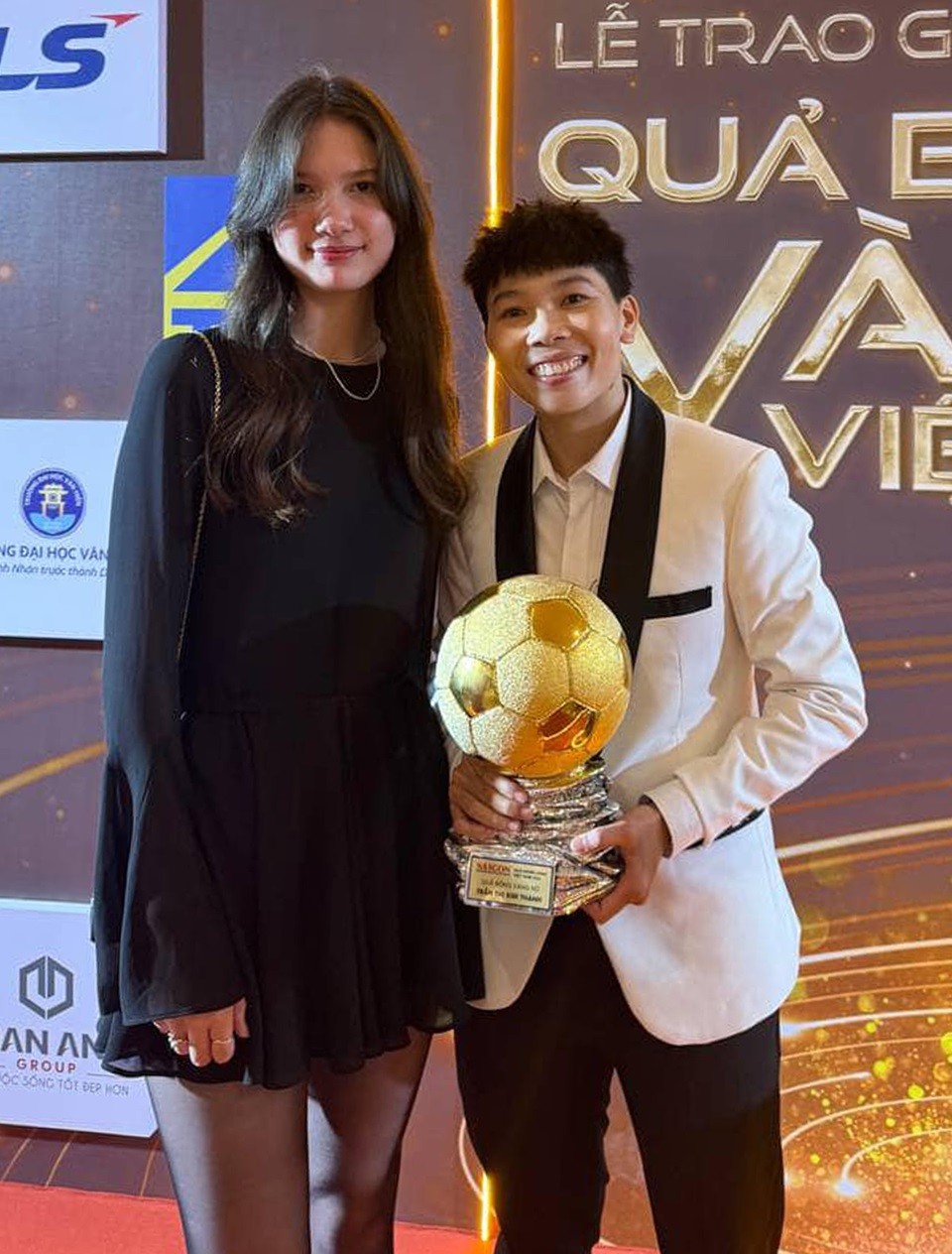 Hình ảnh xinh đẹp và vóc dáng cao nổi bật của em gái thủ môn Đặng Văn Lâm