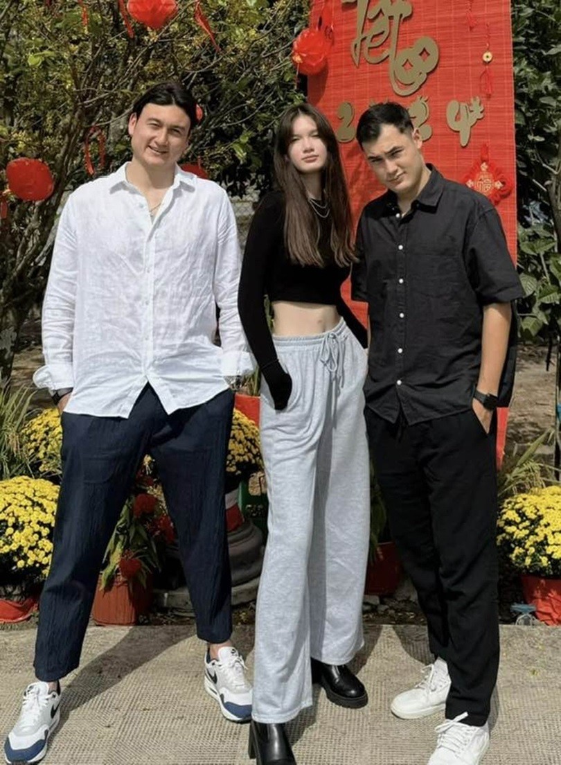 Hình ảnh xinh đẹp và vóc dáng cao nổi bật của em gái thủ môn Đặng Văn Lâm