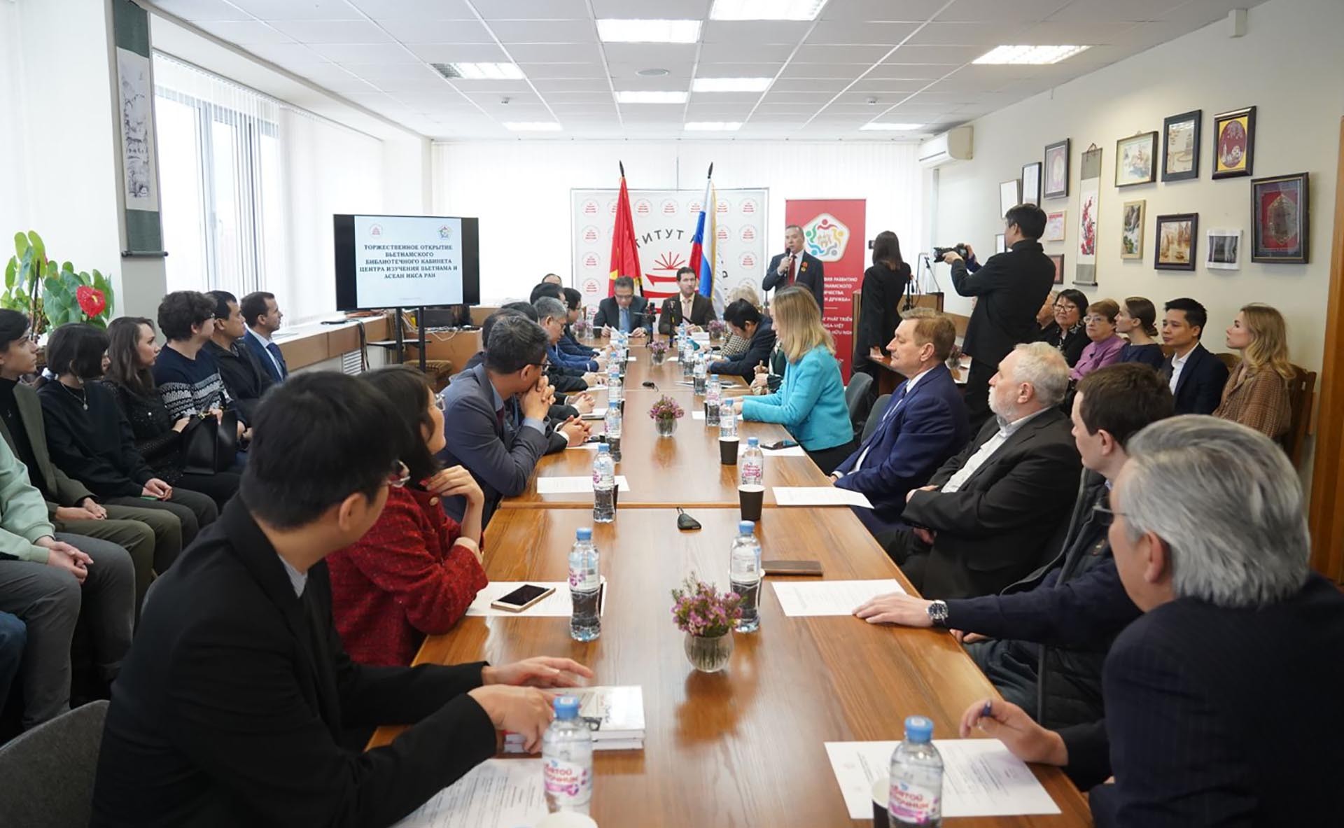 Đông đảo học giả, nhà nghiên cứu và sinh viên đang theo học tiếng Việt tham dự buổi lễ. (Nguồn: VOV)