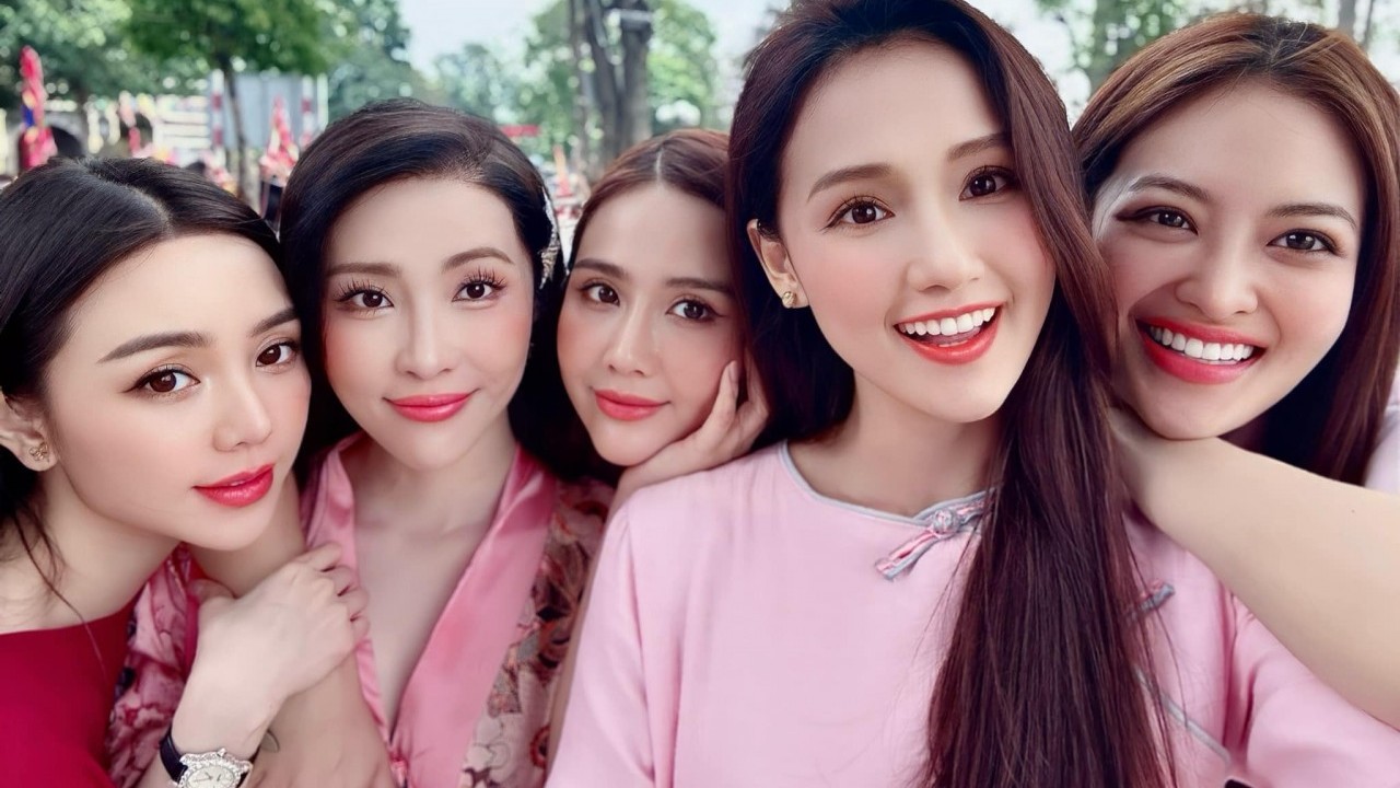 Sao Việt: Ngô Thanh Vân và Đoan Trang tạo dáng xì tin, Thanh Sơn điển trai, lịch lãm