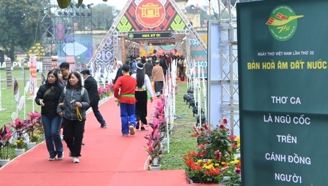 Bản hòa âm đất nước tại Ngày Thơ Việt Nam năm 2024 Bản hòa âm đất nước tại Ngày Thơ Việt Nam năm 2024