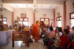 Tết Thượng nguyên tại ngôi chùa Việt ở thủ đô Bangkok