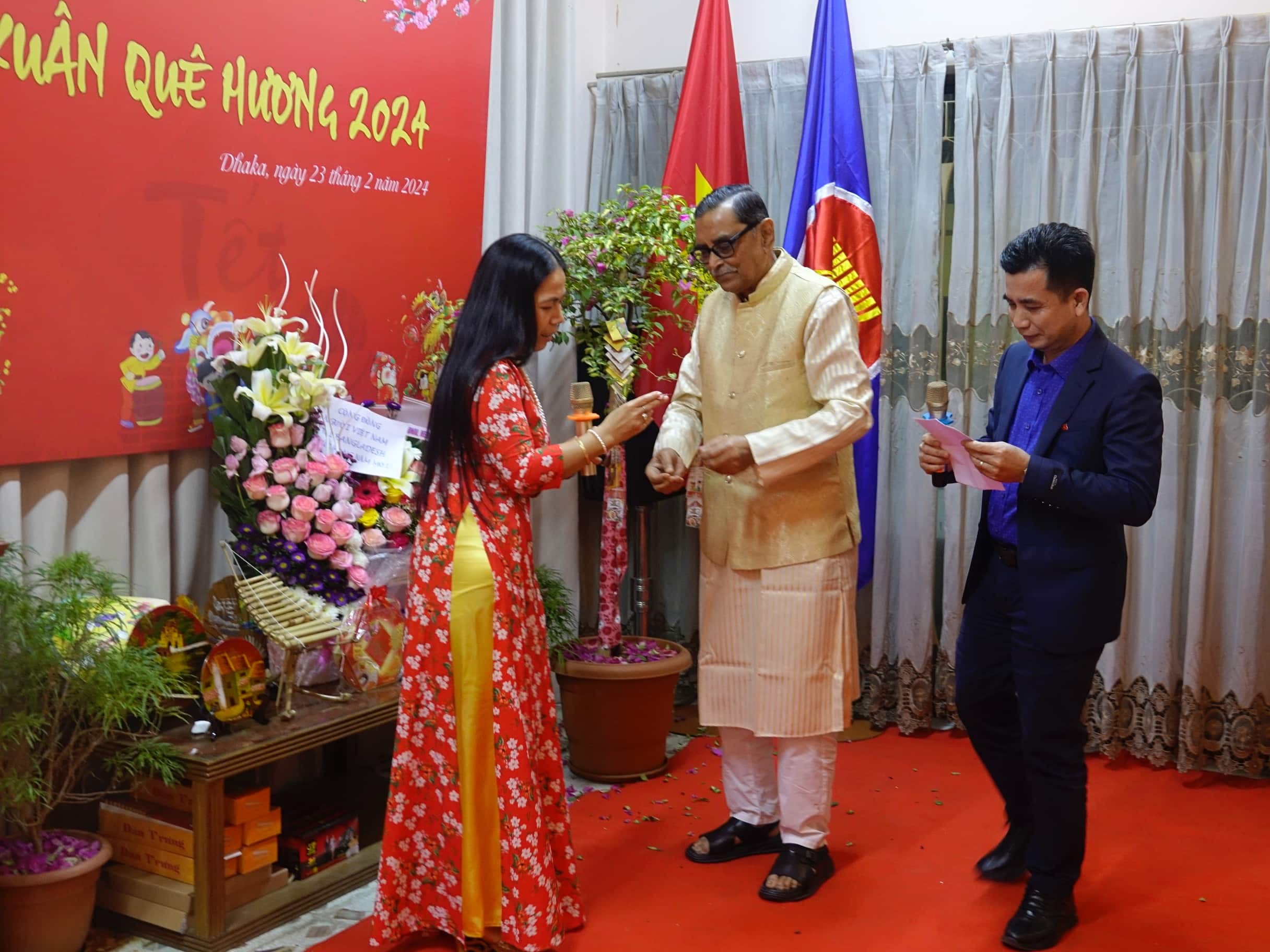 Xuân Quê hương, Tết Việt Nam ấm cúng tại Bangladesh Xuân Quê hương, Tết cộng đồng ấm áp tại Bangladesh