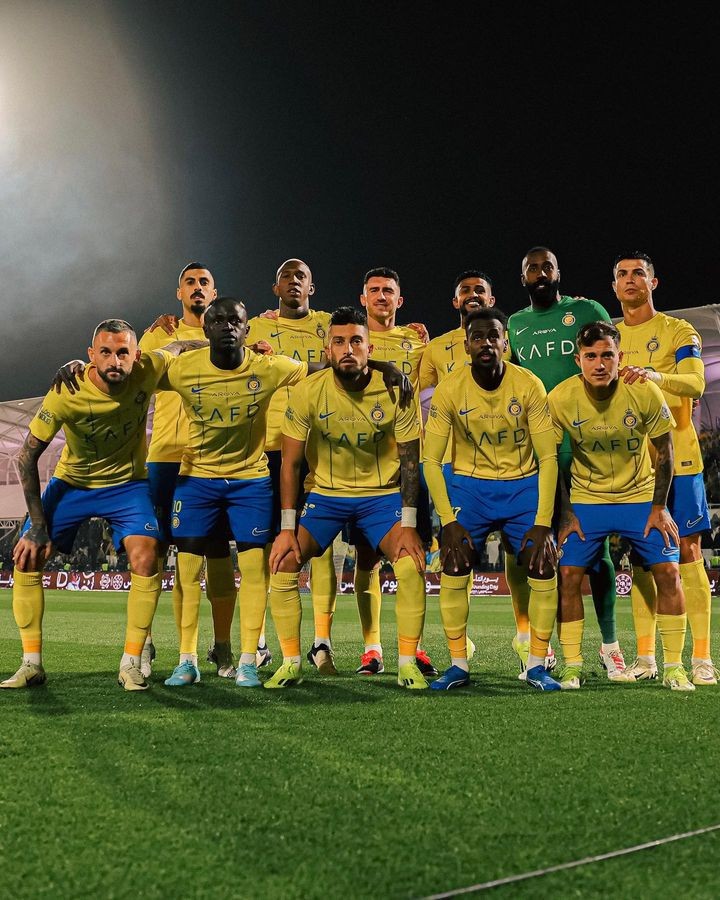 Đội trưởng Cristiano Ronaldo cùng đội hình xuất phát của đội khách Al Nassr. Đội trưởng Cristiano Ronaldo cùng đội hình xuất phát của đội khách Al Nassr.