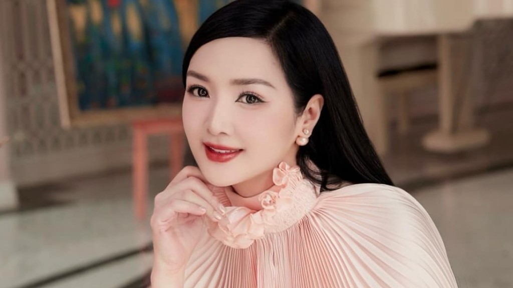 Hoa hậu Giáng My chuộng trang phục nữ tính, toát lên vẻ đài các