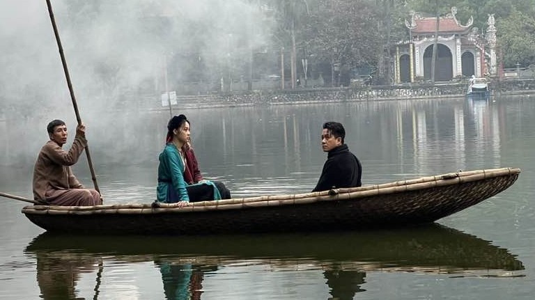 Hình ảnh hậu trường ca sĩ Tuấn Hưng đóng phim Đào, phở và piano