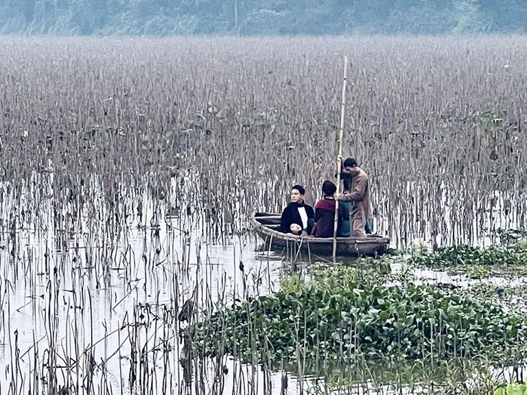 Ca sĩ tiết lộ, đạo diễn Phi Tiến Sơn và ê kip quay đã chọn bối cảnh rất kỹ để có những thước phim chân thật, thuyết phục người xem.