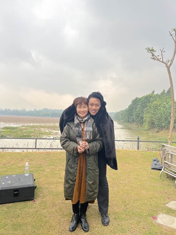 Hình ảnh hậu trường ca sĩ Tuấn Hưng đóng phim Đào, phở và piano