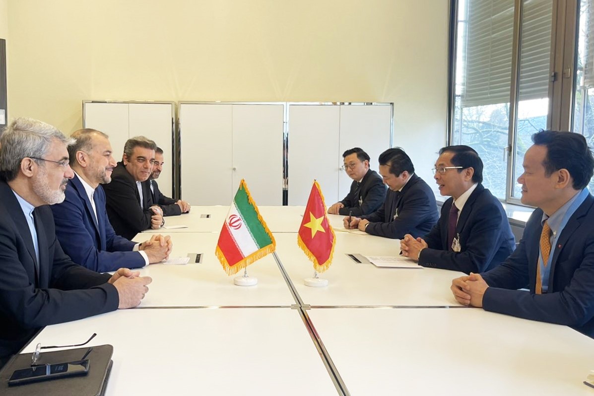 Bộ trưởng Bùi Thanh Sơn gặp Bộ trưởng Ngoại giao Iran Hossein Amir Abdollahian