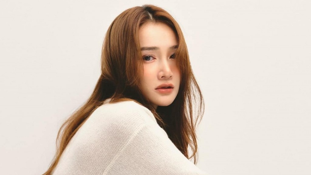 Gu thời trang thanh lịch, nền nã của diễn viên Nhã Phương