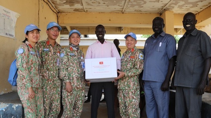 Những món quà ý nghĩa được Đội Công binh Việt Nam trao tặng bệnh viện khu vực Abyei