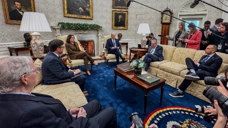 Dự luật an ninh 'đắp chiếu', Tổng thống Mỹ khó ngồi yên trước 'hậu quả thảm khốc', triệu gấp các lãnh đạo Quốc hội