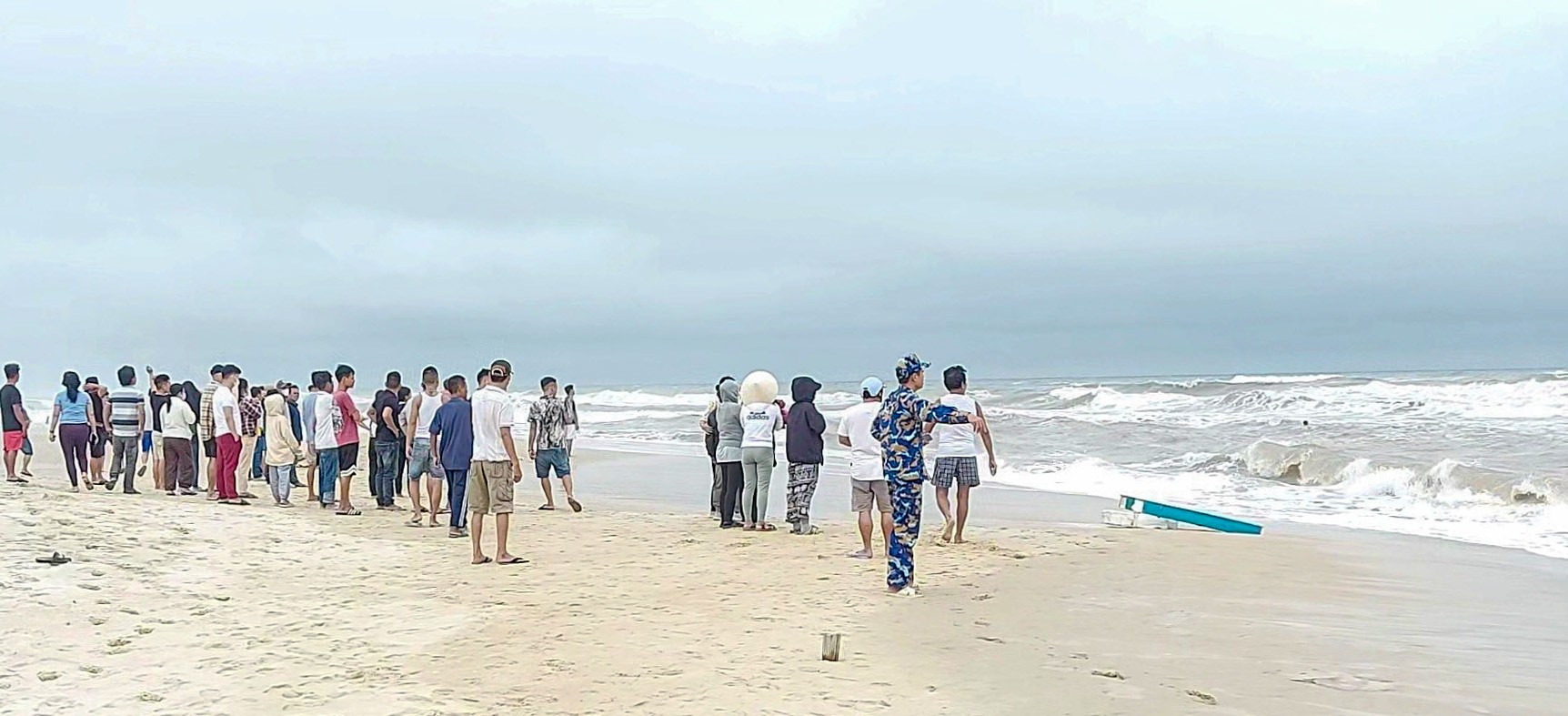 Vùng 3 Hải quân kịp thời cứu hộ ngư dân Thừa Thiên Huế gặp nạn trên biển Vùng 3 Hải quân kịp thời cứu hộ ngư dân Thừa Thiên Huế gặp nạn trên biển