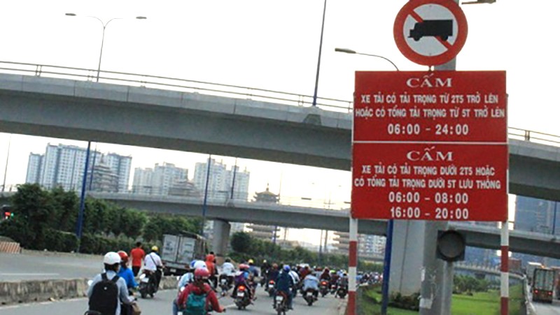 Mức phạt lỗi đi vào đường cấm xe tải là bao nhiêu? Mức phạt lỗi đi vào đường cấm xe tải là bao nhiêu?