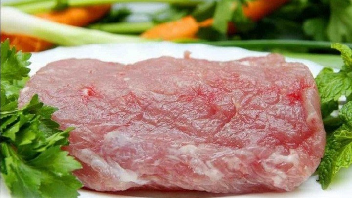 Giá heo hơi hôm nay 29/2: Giá heo hơi đã giảm 1.000 đồng, tiêu hủy 6,3 tấn thịt lợn bẩn