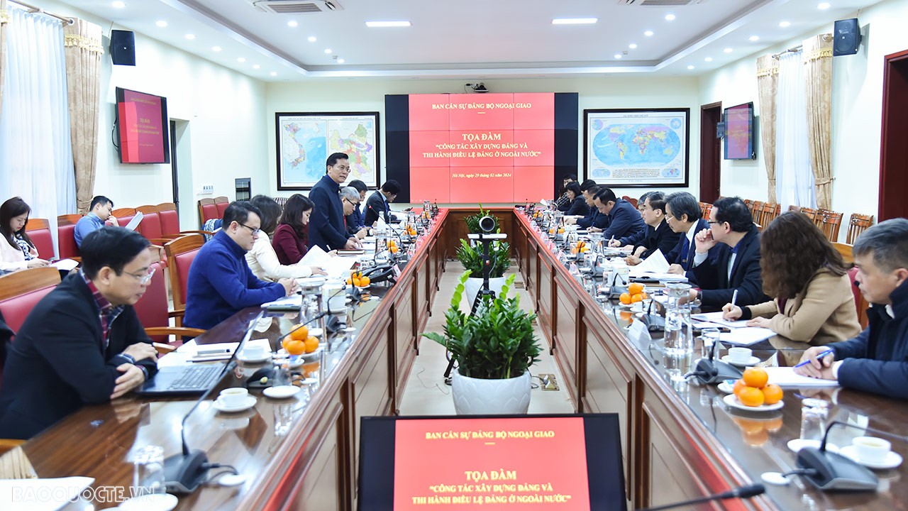 Bộ Ngoại giao tọa đàm về công tác xây dựng Đảng và thi hành điều lệ Đảng ở ngoài nước Bộ Ngoại giao tọa đàm về công tác xây dựng Đảng và thi hành điều lệ Đảng ở ngoài nước