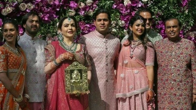 Ấn Độ: Tỷ phú Mukesh Ambani tổ chức bữa tiệc xa hoa trước đám cưới con trai