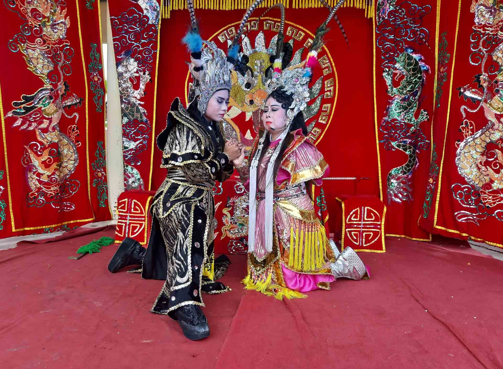 Hát Hồ Quảng trong dịp lễ Tạ thần ở Chùa Bà (phường 2, TP. Bạc Liêu) của cộng đồng người Hoa ở Bạc Liêu. (Ảnh: Phương Nghi)