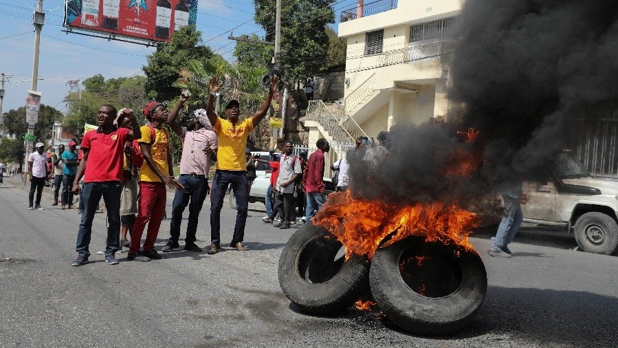 Haiti hỗn loạn vì xung đột vũ trang, thủ lĩnh băng G9 dọa lật đổ chính phủ, Thủ tướng ra cam kết bầu cử
