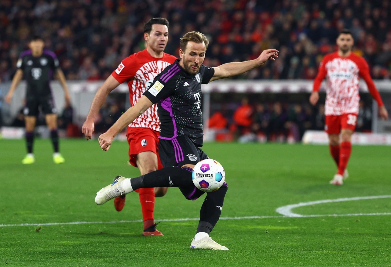 Trận đấu giữa Freiburg và Bayern Munich diễn ra hấp dẫn với màn rượt đuổi kịch tính. Trận đấu giữa Freiburg và Bayern Munich diễn ra hấp dẫn với màn rượt đuổi kịch tính.