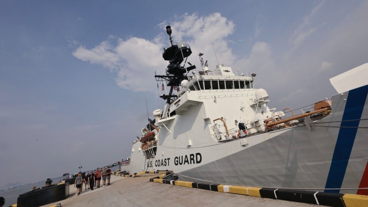 Tàu tuần duyên Mỹ lớp legend lần đầu cập cảng một thành viên ASEAN