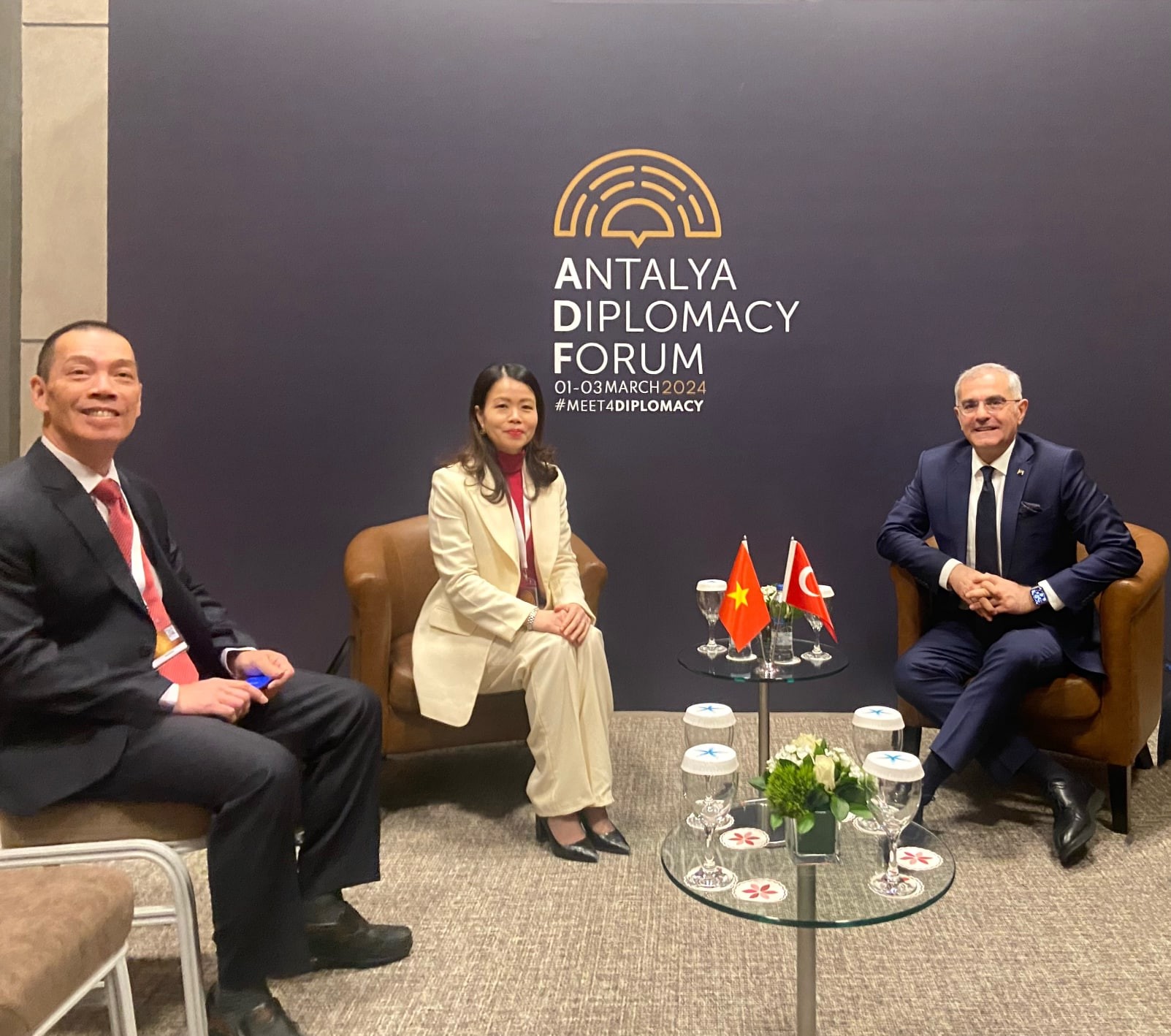 Thứ trưởng Nguyễn Minh Hằng đã có các cuộc làm việc với Thứ trưởng Ngoại giao Thổ Nhĩ Kỳ Burak Akcapar