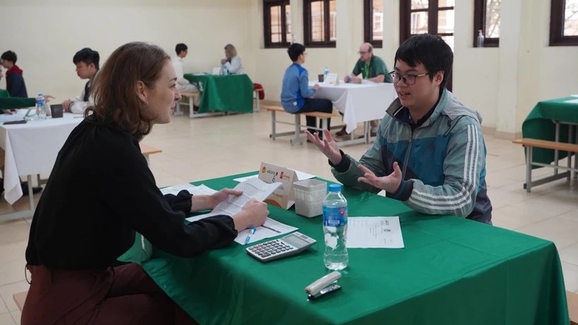 Hơn 190 học sinh THCS Hà Nội tranh tài chung khảo Olympic Tiếng Anh