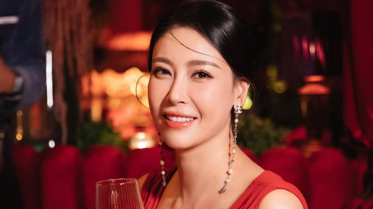 Sao Việt: Hoa hậu Hà Kiều Anh khoe sắc vóc gợi cảm, Hiền Thục rạng rỡ qua ống kính con gái