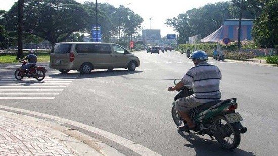 Chuyển hướng không giảm tốc độ bị phạt bao nhiêu?