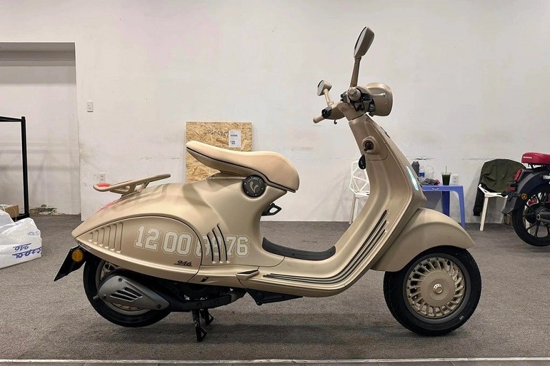 Dãy số 12, 00, 88 và 76 trên Vespa 946 Dragon đại diện cho các năm rồng trong quá khứ, gồm: Nhâm Thìn 2012, Canh Thìn 2000, Mậu Thìn 1988 và Bính Thìn 1976 Dãy số 12, 00, 88 và 76 trên Vespa 946 Dragon đại diện cho các năm rồng trong quá khứ, gồm: Nhâm Thìn 2012, Canh Thìn 2000, Mậu Thìn 1988 và Bính Thìn 1976