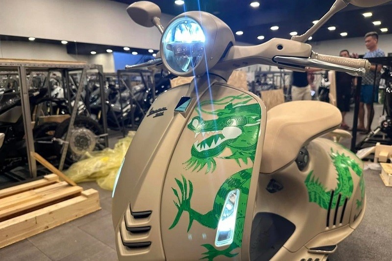 Trang bị của Vespa 946 Dragon không khác gì bản thường. Trang bị của Vespa 946 Dragon không khác gì bản thường.