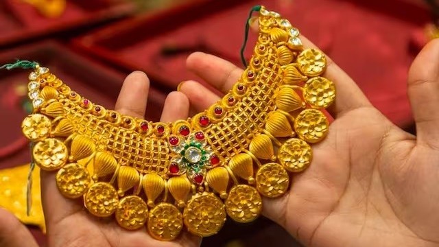 Giá vàng hôm nay 9/4/2024: Giá vàng tăng vù vù, thị trường lạc quan quá mức, vàng nhẫn cao ngất, SJC thu hẹp khoảng cách với thế giới