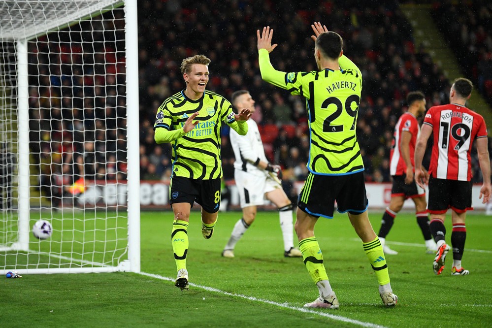 Ngay phút thứ 4, Odegaard đã mở tỷ số cho Arsenal.