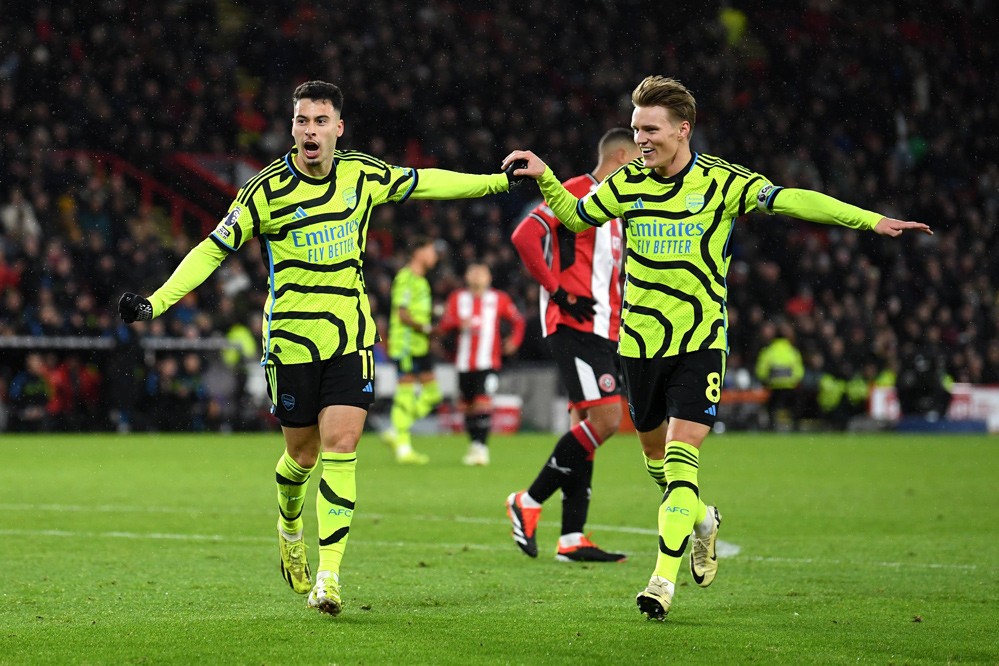 Phút 15, Martinelli ghi bàn thứ 3 cho đội khách.