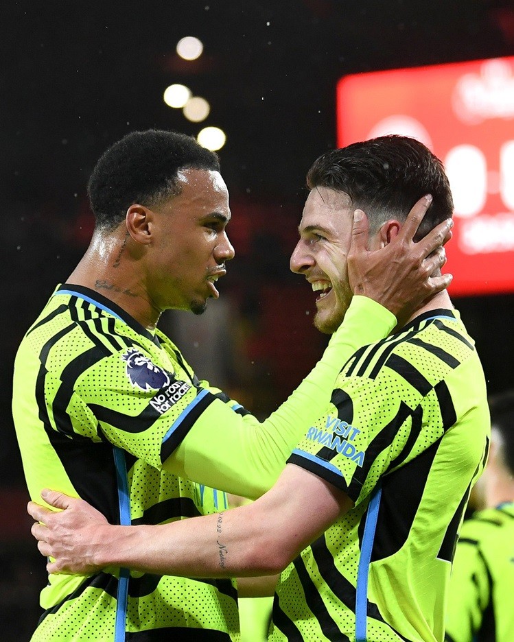 Trước khi hiệp 1 khép lại, Declan Rice nâng tỷ số lên 5-0.