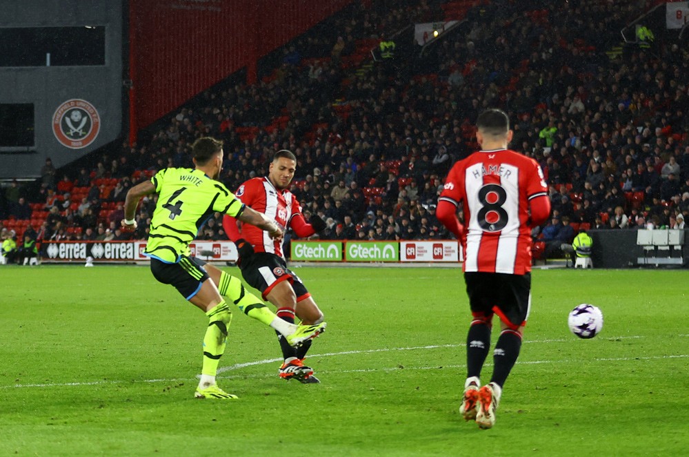 Qua giờ giải lao, Ben White dứt điểm căng bằng chân trái ấn định tỷ số 6-0 cho Arsenal.