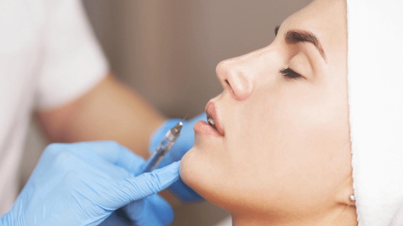 Nữ TikToker bị tiêm silicon lỏng vào mặt khi làm đẹp, bác sĩ cảnh báo hậu quả nghiêm trọng