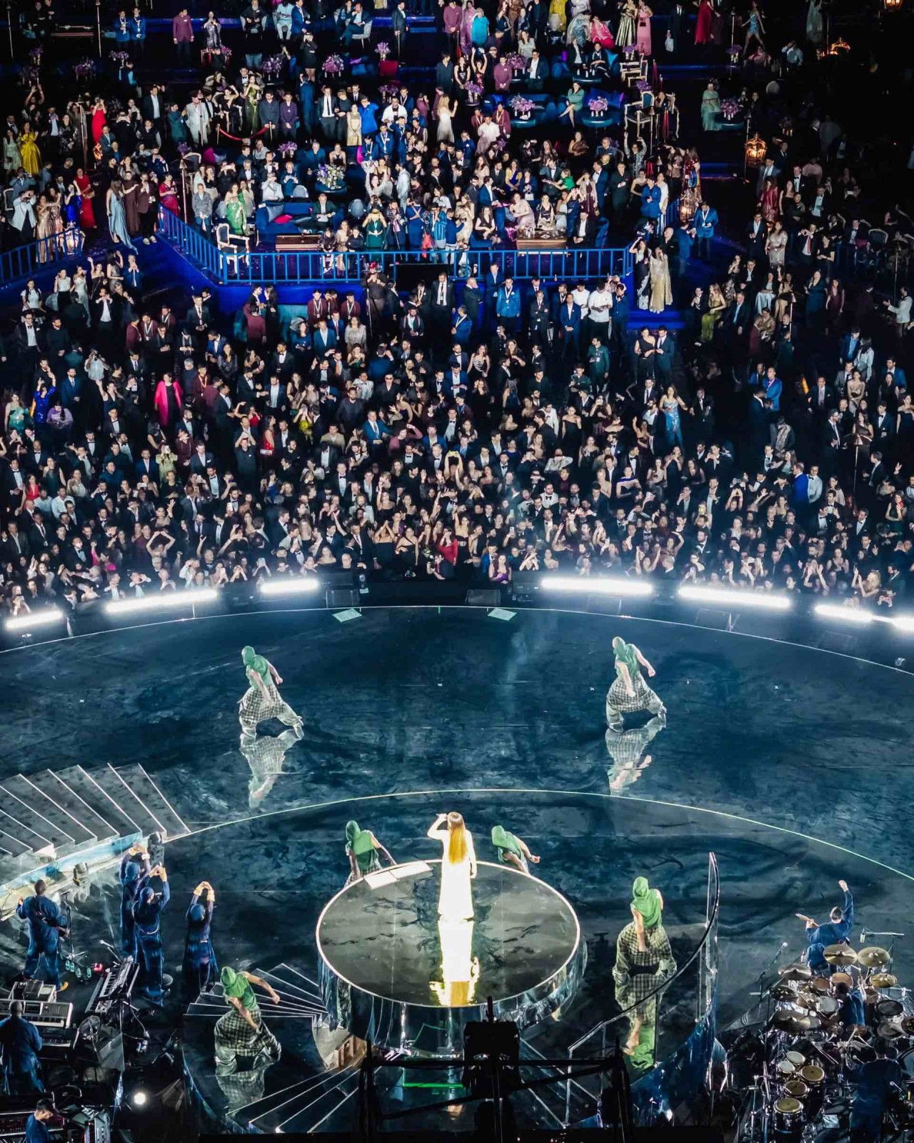 Cận cảnh đám cưới xa hoa bậc nhất của con trai tỷ phú Ấn Độ Mukesh Ambani