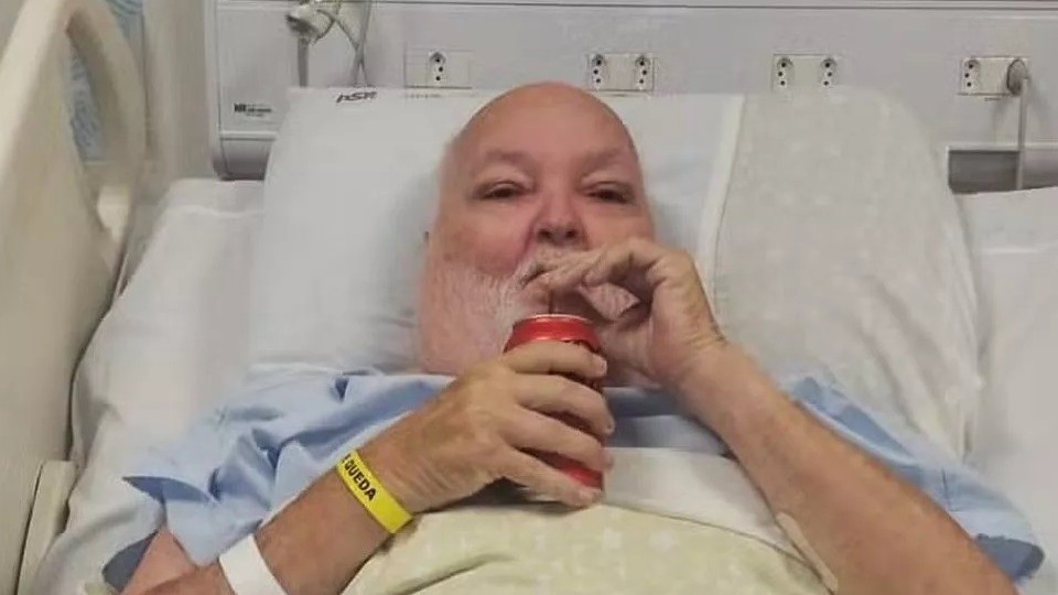 Người đàn ông uống Coca thay nước lọc trong hơn 50 năm