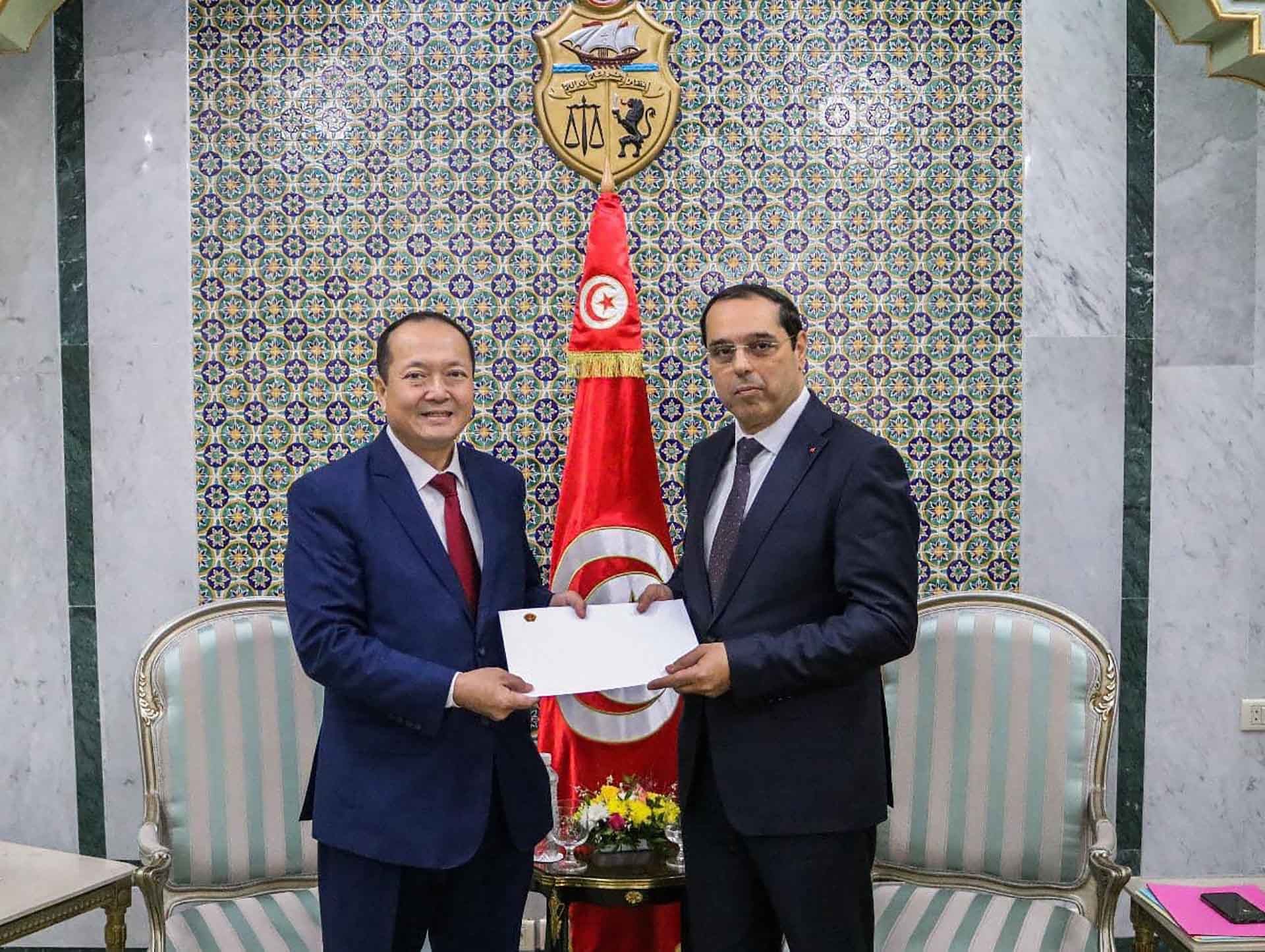 Đại sứ Nguyễn Huy Dũng trình Thư ủy nhiệm lên Tổng thống Tunisia Đại sứ Nguyễn Huy Dũng trình Thư ủy nhiệm lên Tổng thống Tunisia