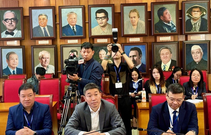 Đoàn đại biểu Đảng Cộng Sản Hoa Kỳ thăm quan, tìm hiểu Việt Nam Đoàn đại biểu Đảng Cộng sản Hoa Kỳ tham quan, tìm hiểu Việt Nam