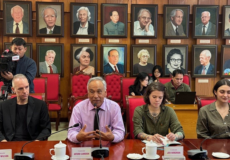 Đoàn đại biểu Đảng Cộng Sản Hoa Kỳ thăm quan, tìm hiểu Việt Nam Đoàn đại biểu Đảng Cộng sản Hoa Kỳ tham quan, tìm hiểu Việt Nam